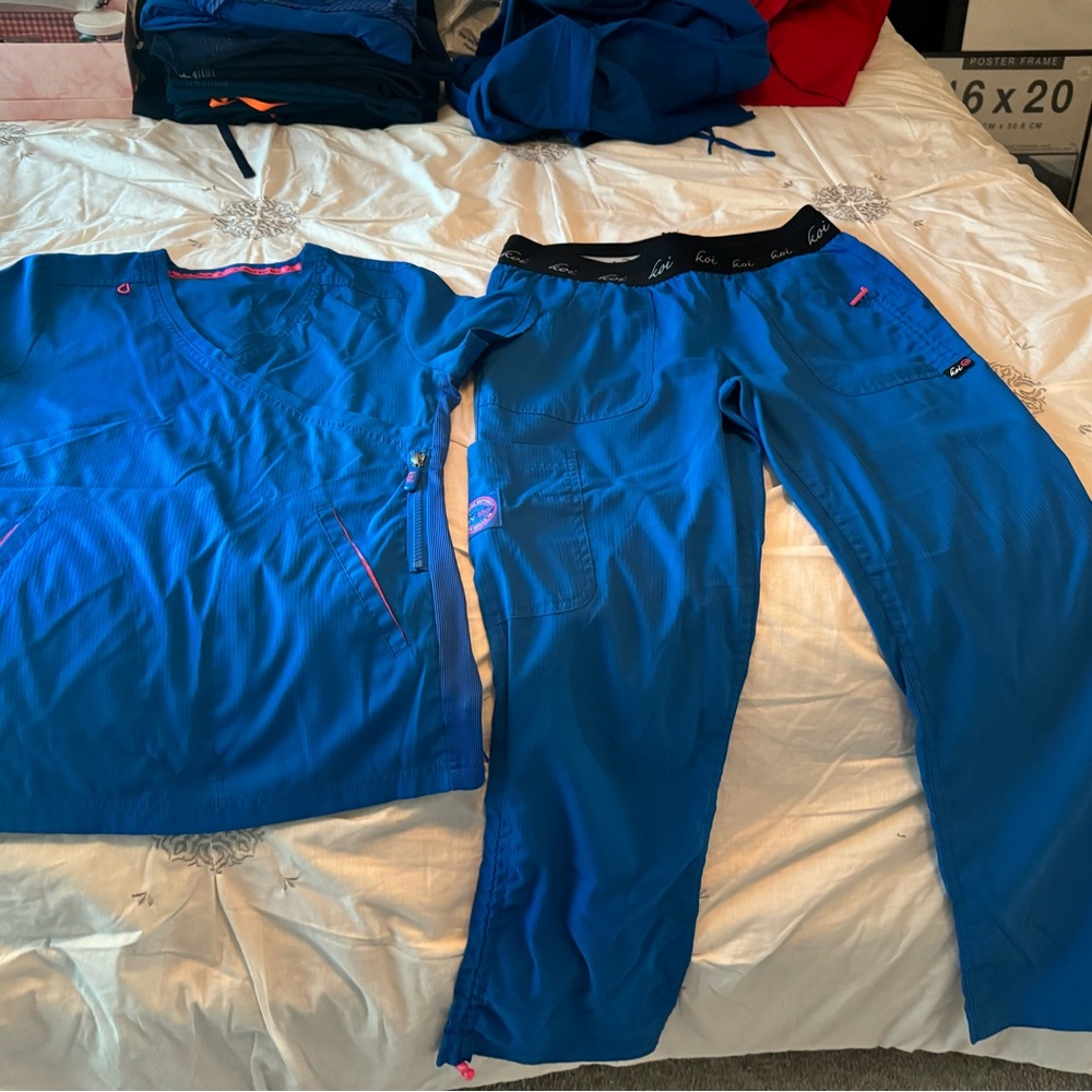 Koi royal blue scrub set size small